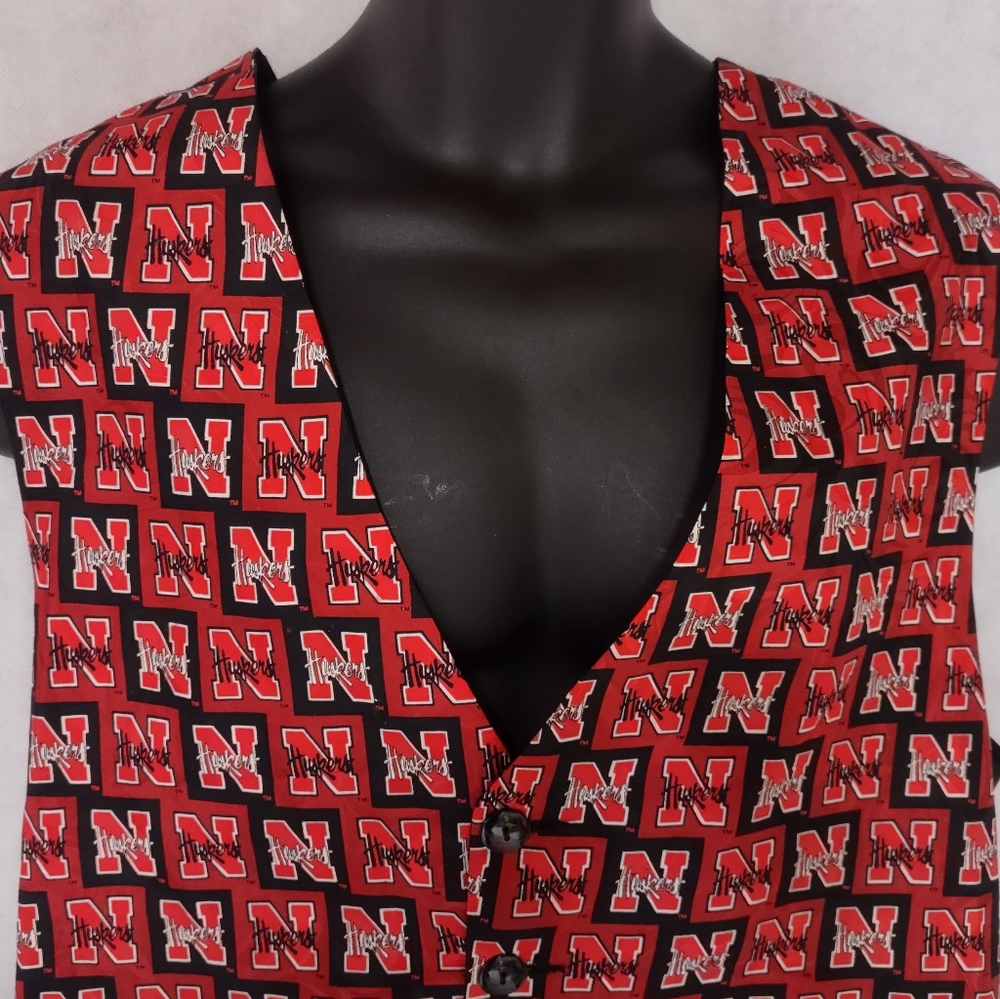 Nebraska Cornhuskers Vest Silk Men's Medium Merge Left